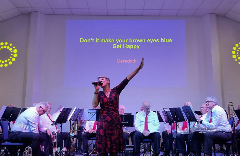 Community concert lights up winter holidays in Tea Gardens