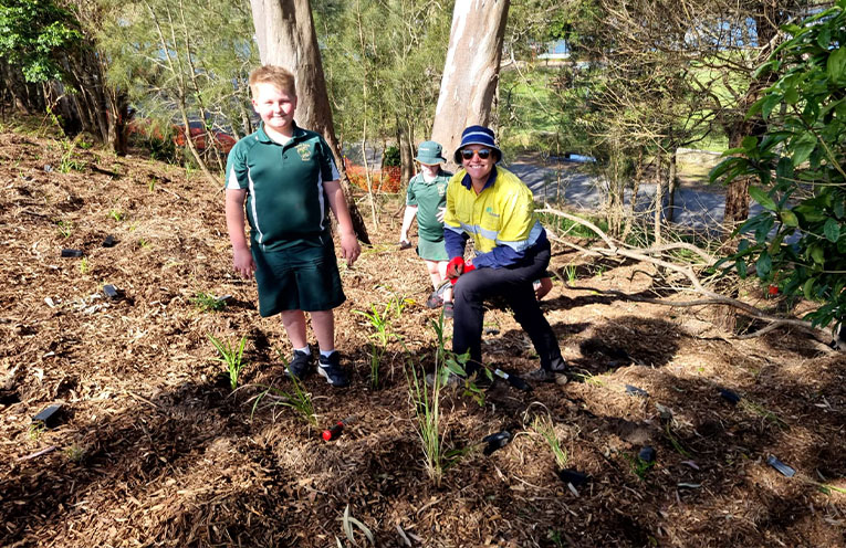 Karuah kids help rehabilitate Longworth Park
