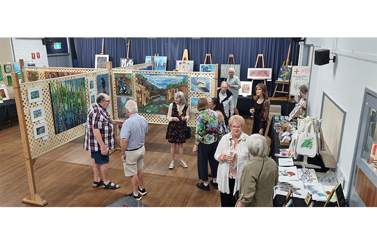 A room full of artistic connoisseurs at the opening night. \(Photo: Thomas O’Keefe