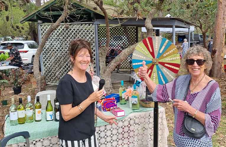 Nature smiles on Pindimar Markets once again