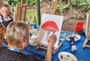 Warmer weather inspires paint ‘n’ sip sessions