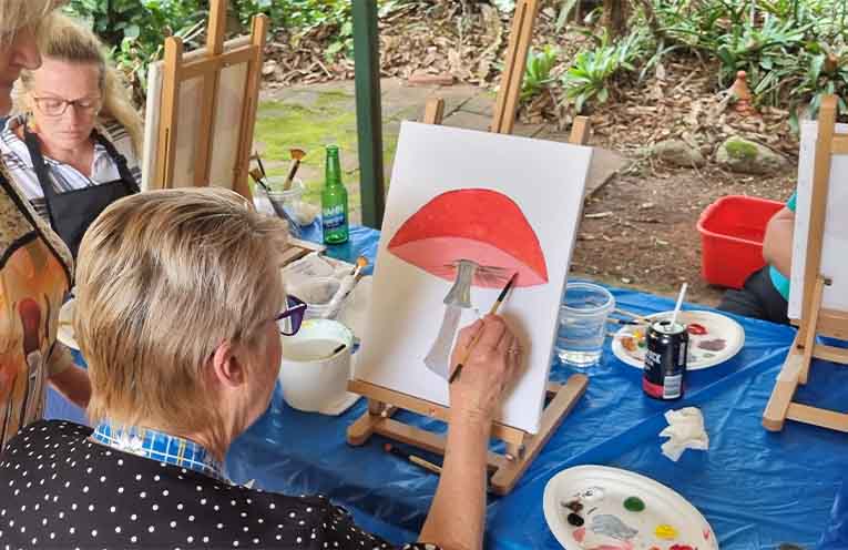 Warmer weather inspires paint ‘n’ sip sessions