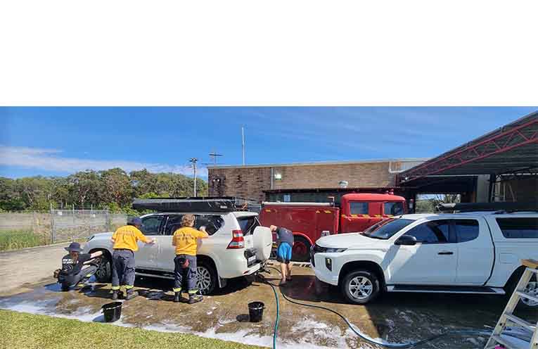 Volunteer firies washed cars for hours, as the Trader stood by. Photo: Thomas O’Keefe.