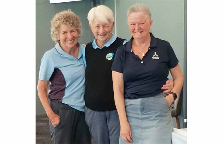 Putting Winners June Biddle, Fran Henderson and Donna Gorton.