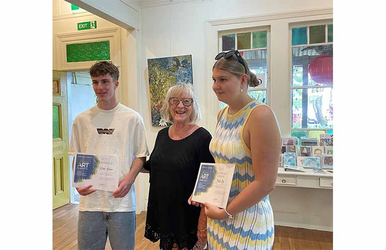 Winner Blake Taylor with GiG President Anne Stuart and Zarlii Ray. Photo: GiG.