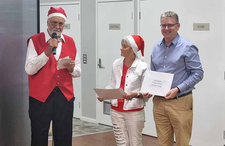 Jan Peeters from the Free Clinic Bus and Principal Mark Clemson from Tea Gardens Public School, accepted donations from the Melodians. Photo: Thomas O’Keefe.