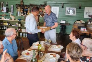 French Classes enjoy continental Christmas luncheon