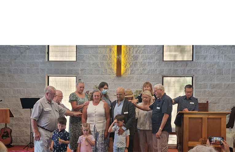 Rev Alison Williams from Karuah’s St Columba’s led the prayer of thanks for Richard and Tracy, with visitors and well-wishers all around. Photo: Thomas O’Keefe.