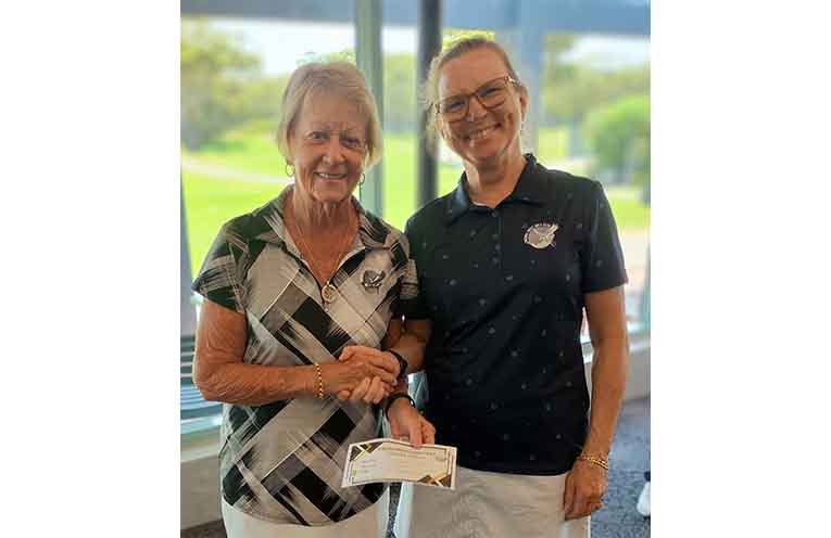 Tuesday' winner Di Rumble Dickson is presented with her medal by Vice Captain Tanya Sinclair.