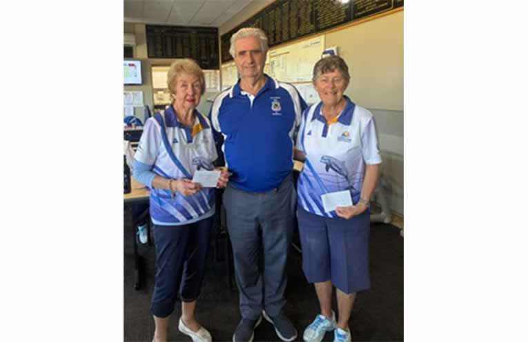 Dawn Jones, Mal Motum (President Tea Gardens RSL Sub Branch) & Lorraine Murphy.