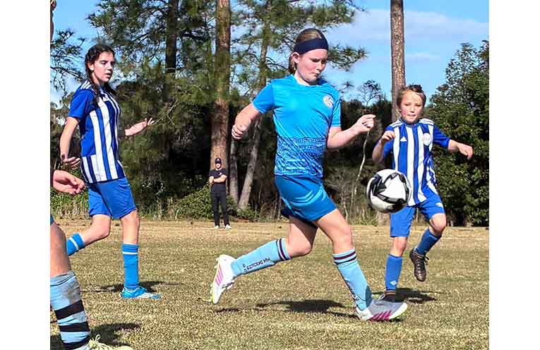 Rose Wolfenden taking on the Bulahdelah Bullets defenders Abbie Ray and Inca McAnally.