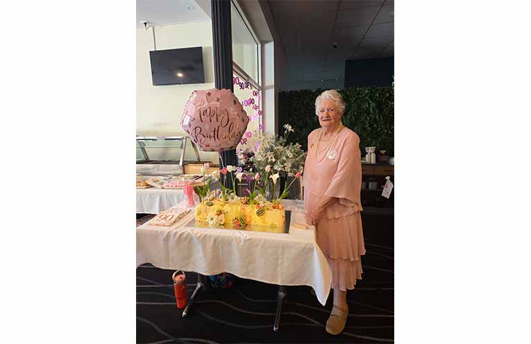 Jan’s beautiful birthday cake was made by her granddaughter Lauren Winn. Photo: Michele Winn.