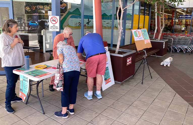 Tea Gardens residents show support for gas exports petition
