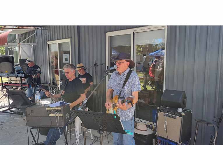The Band with No Name kept the party going with awesome live music. Photo: Thomas O’Keefe.