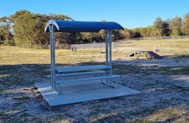 Tea Gardens Lions Club members tacke community projects